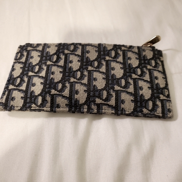 DIORESSENTIALS Coin Wallet - Picture 1 of 5